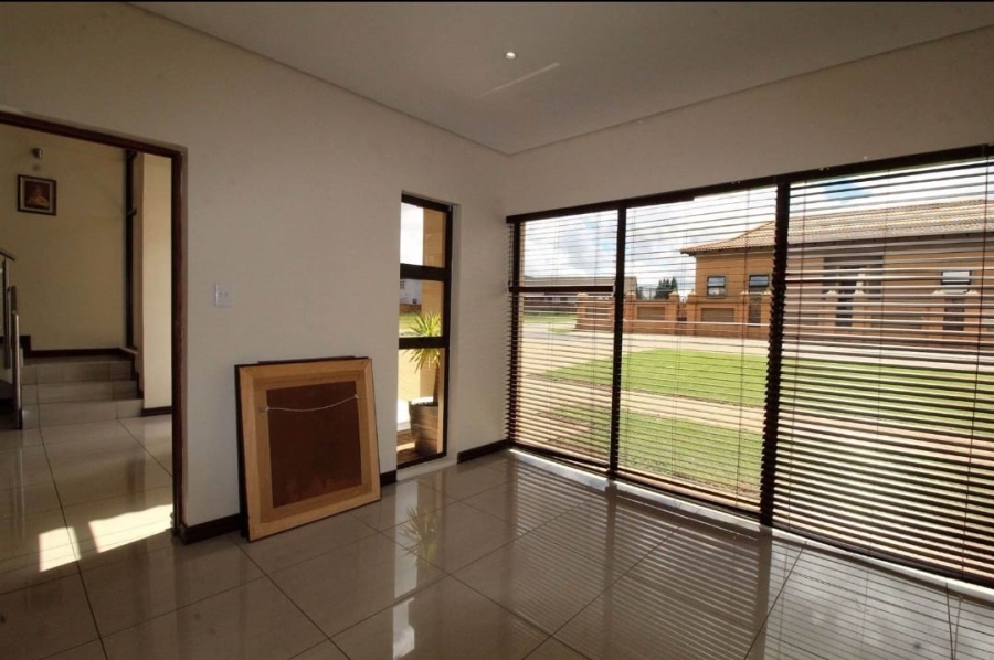 5 Bedroom Property for Sale in Lilyvale Free State